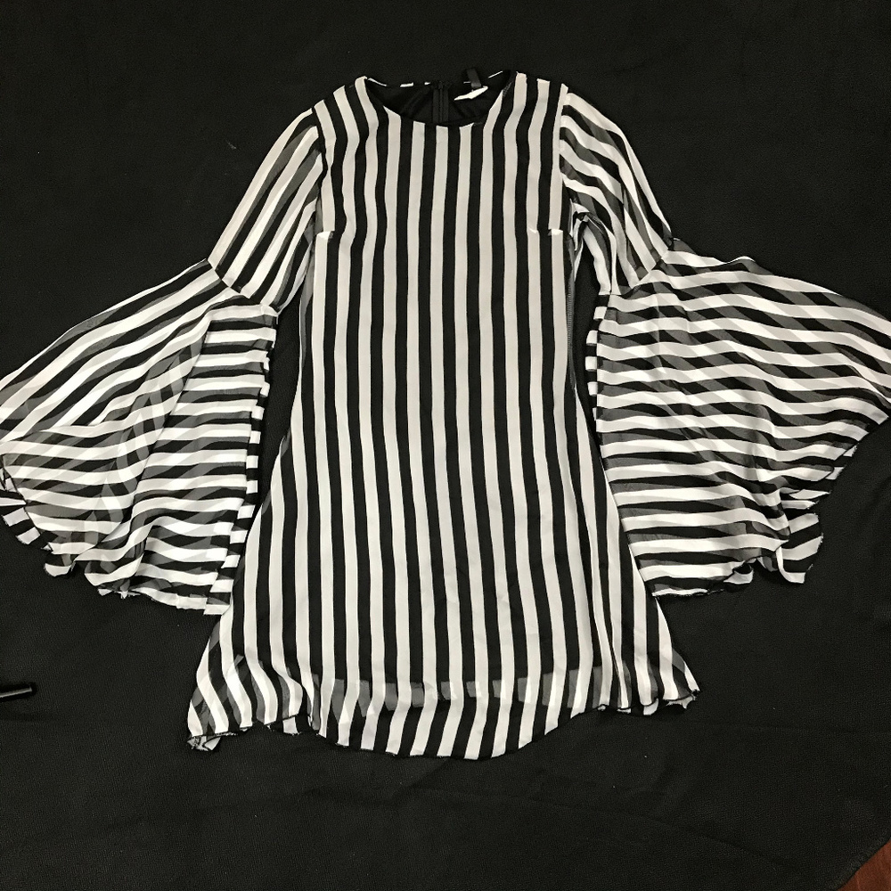 Eleganzarella Sexy Bell Sleeves Striped Dress S